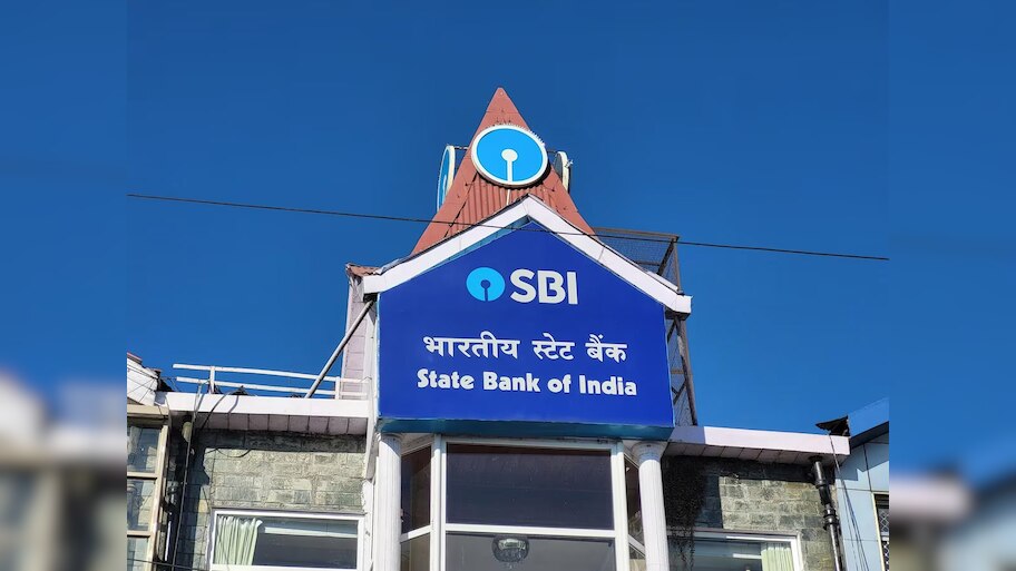 SBI ने कहा, तुरंत फोटो करें डिलीट; बैंक में कर्मचारी न होने पर की थी शिकायत; जानें मामला