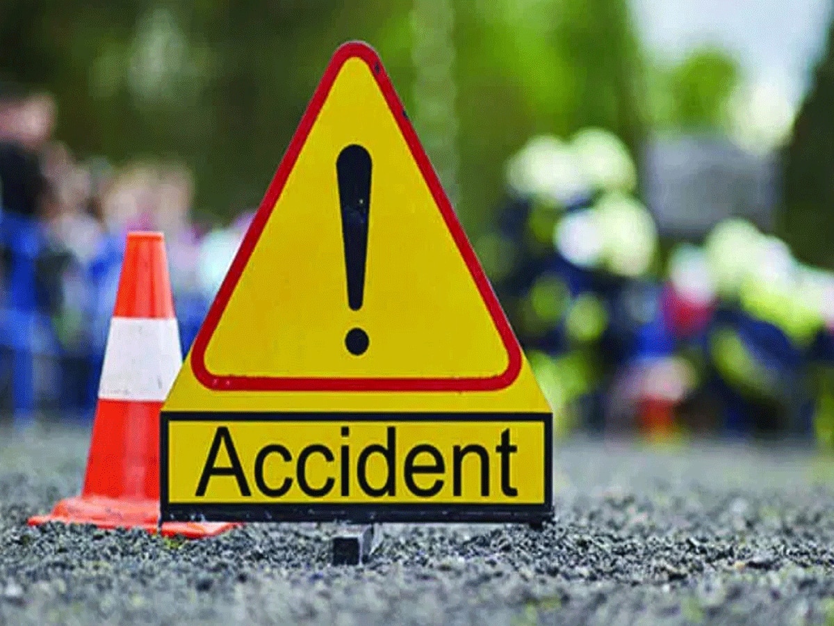 UP: फिरोजाबाद में भीषण सड़क हादसा, बस की टक्कर से ऑटो सवार 5 की मौत; छह घायल