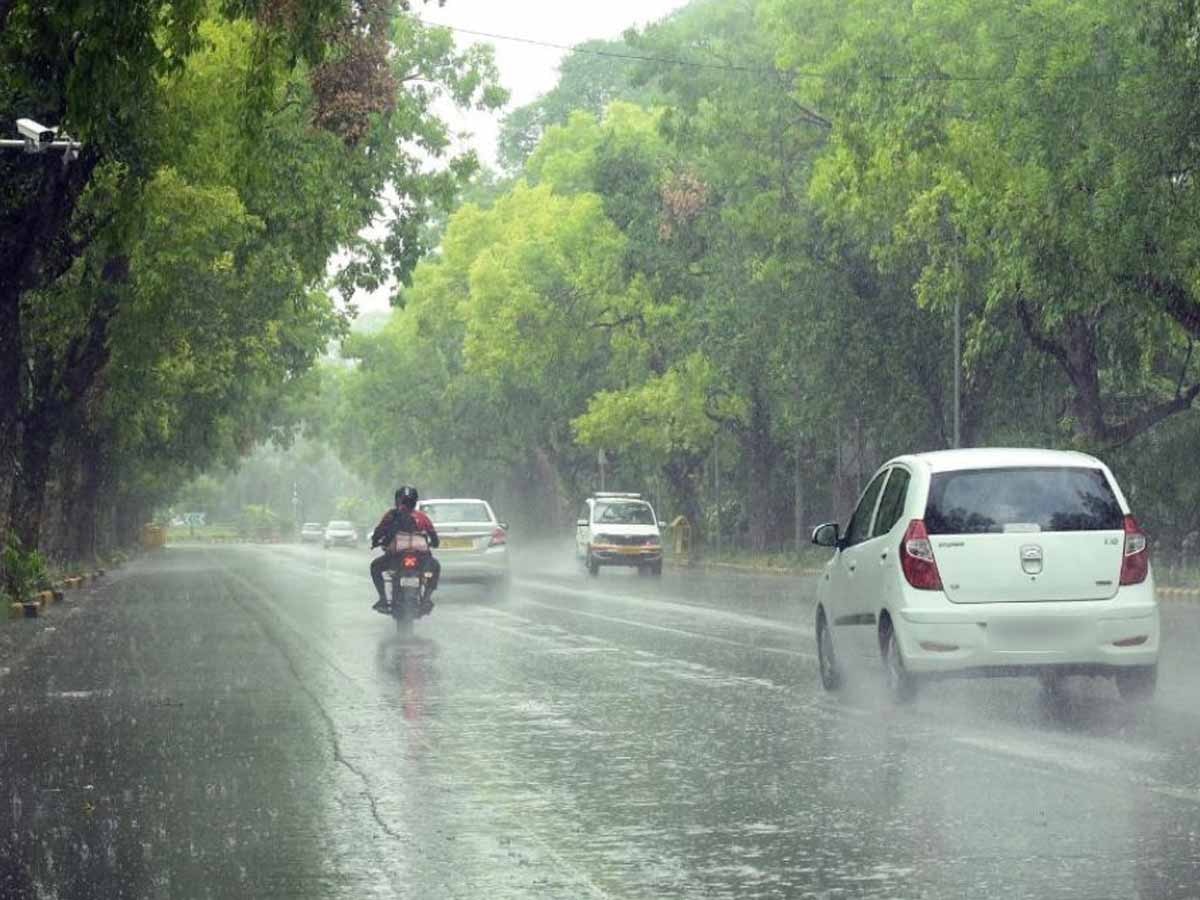 Delhi Weather Update: दिल्ली वालों को आज गर्मी से मिलेगी राहत; दिल्ली समेत इन राज्यों में बारिश का अनुमान