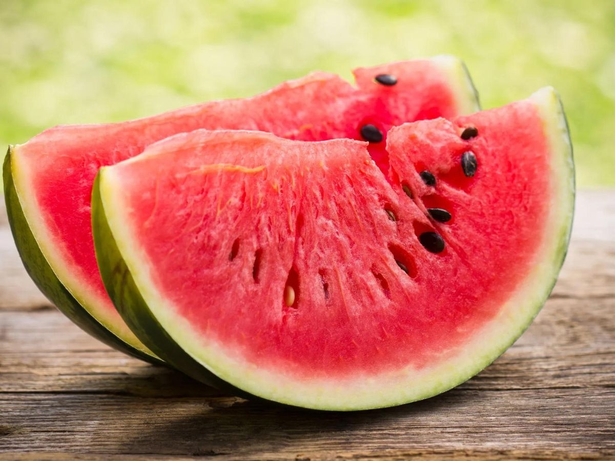 Watermelon Benefits: ସୁସ୍ଥ ରହିବା ପାଇଁ ଖରାଦିନେ ଖାଆନ୍ତୁ ତରଭୁଜ, ମିଳିବ ଏହି ସବୁ ଜବରଦସ୍ତ 