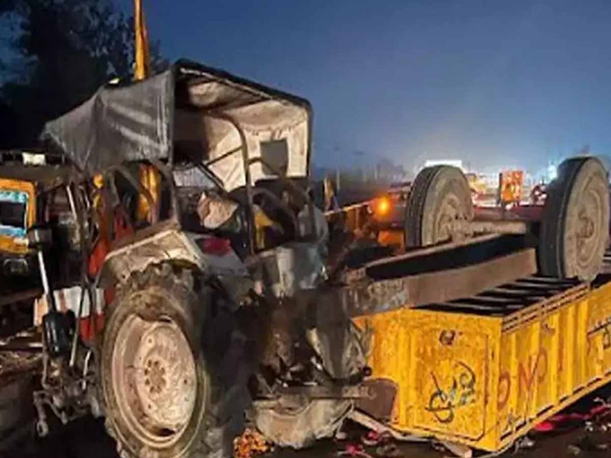 MP Accident: मातम में बदली शादी की खुशी; ट्रॉली तले आ गए सारे बाराती, 13 लोगों की हो गई मौत MP Accident: मातम में बदली शादी की खुशी; ट्रॉली तले आ गए सारे बाराती, 13 लोगों की हो गई मौत