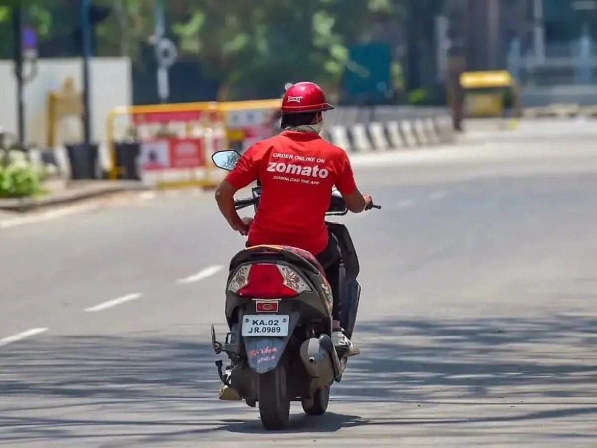 Zomato के एक पोस्ट से मचा बवाल! कहा- 'दोपहर में खाना ऑर्डर करने से बचें...', लोग बोले- बंद कर दो सर्विस