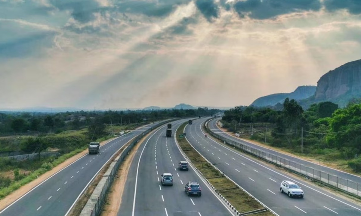 NHAI बना रही है 10 नए एक्सप्रेस वे, पलक झपकते ही तय कर सकेंगे इन शहरों की दूरी! NHAI बना रही है 10 नए एक्सप्रेस वे, पलक झपकते ही तय कर सकेंगे इन शहरों की दूरी!