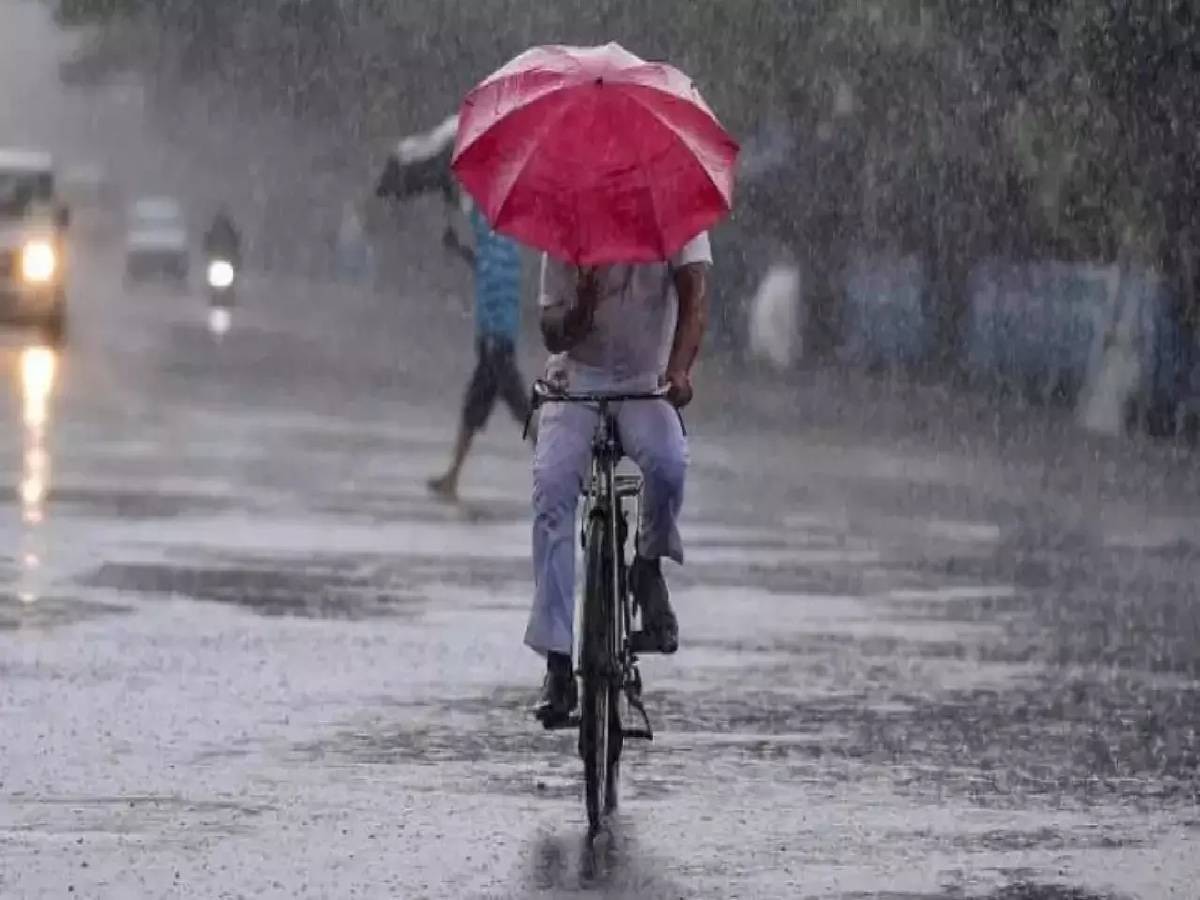 Weather Update: भीषण गर्मी से राहत के आसार, दिल्ली में आंधी-बारिश से बदलेगा मौसम 