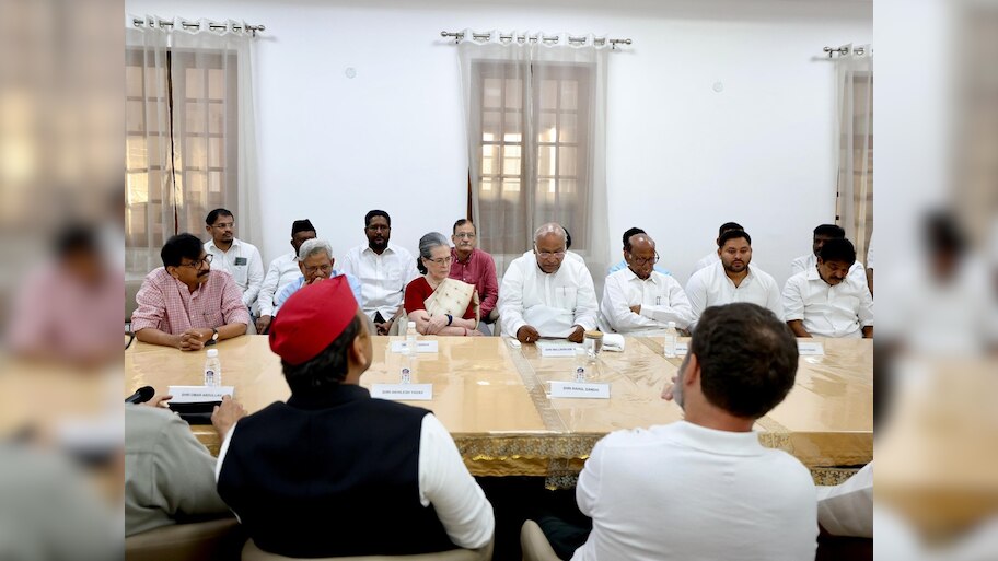 India Alliance Meeting: ସମ୍ବିଧାନରେ ବିଶ୍ୱାସ ରଖୁଥିବା ଦଳଗୁଡିକୁ ସ୍ୱାଗତ, INDIA ମେଣ୍ଟ ବୈଠକରୁ କାହାକୁ ବାର୍ତ୍ତା ଦେଲେ ଖଡ୍ଗେ?