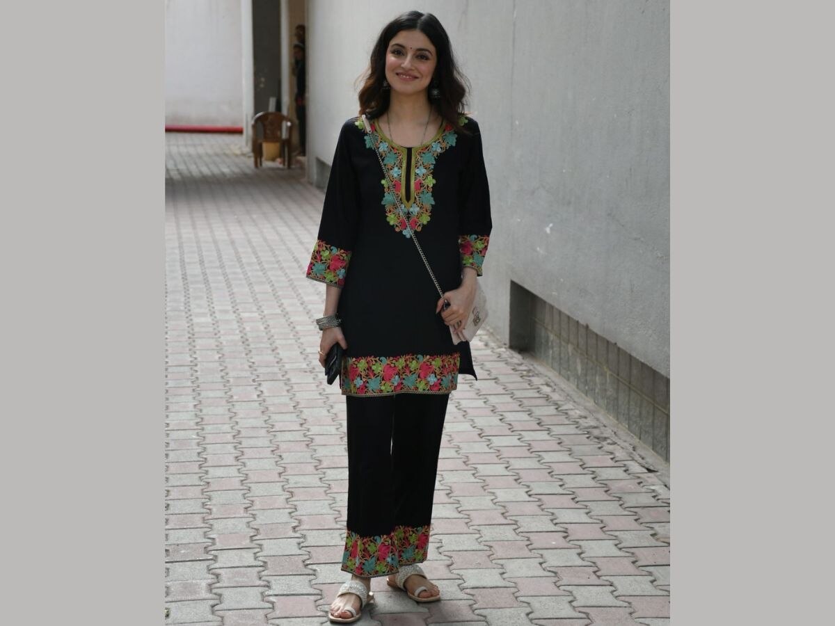 सिंपल लुक में दिव्या कुमार खोसला