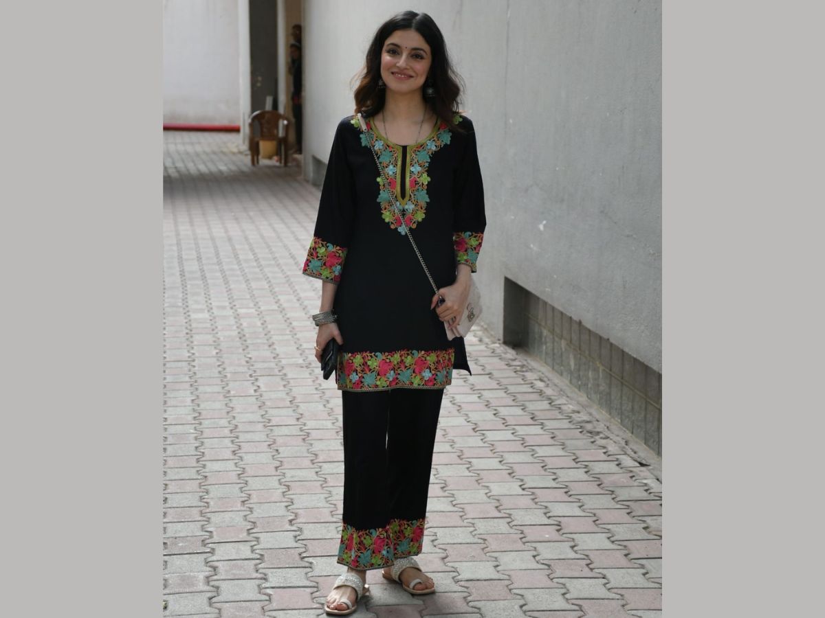 सिंपल लुक में दिव्या कुमार खोसला