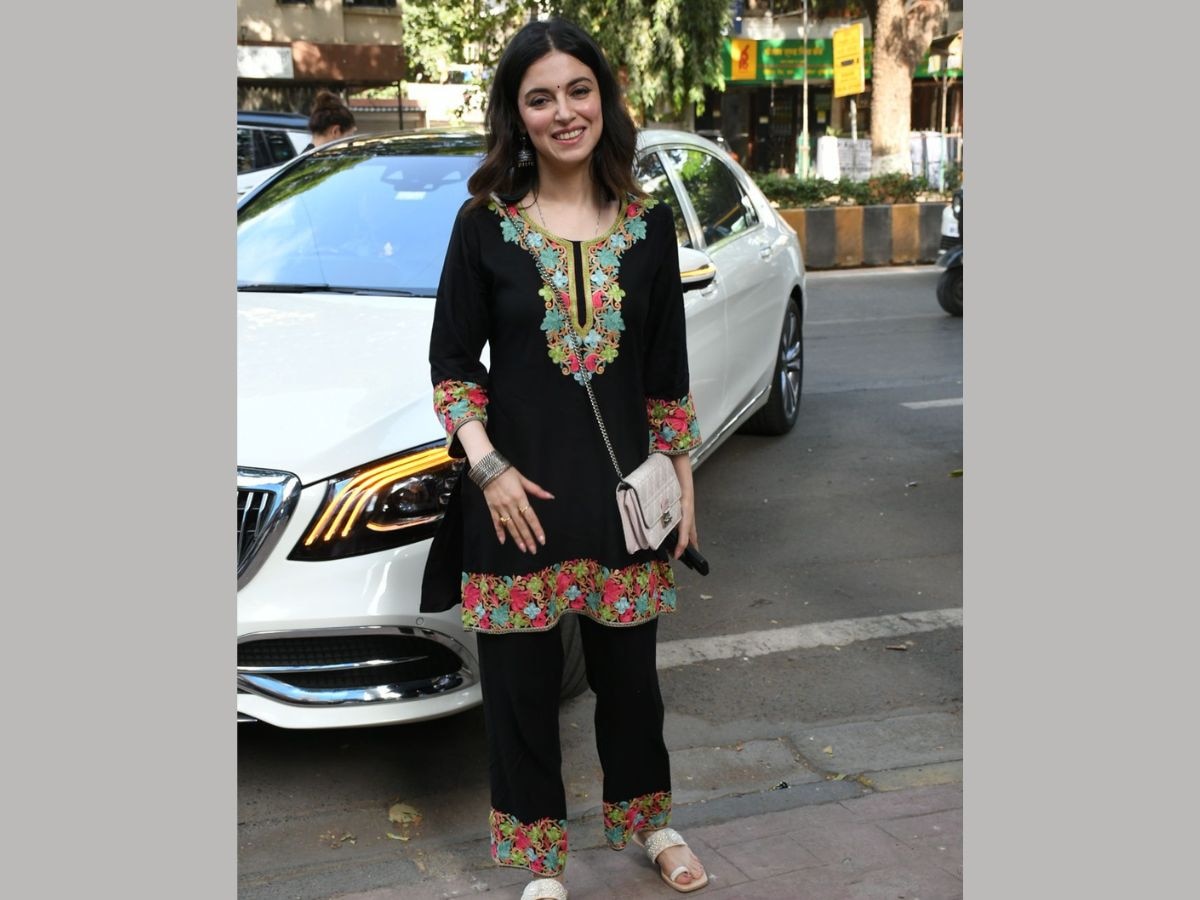 सादगी में छलक रही खूबसूरती