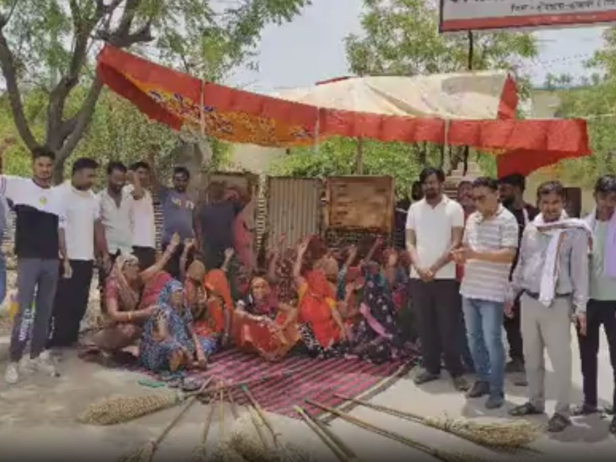 Deedwana News: नावां शहर में सफाई व्यवस्था हुई बेपटरी, शहर में जगह जगह लगे गंदगी के ढेर Deedwana News: नावां शहर में सफाई व्यवस्था हुई बेपटरी, शहर में जगह जगह लगे गंदगी के ढेर