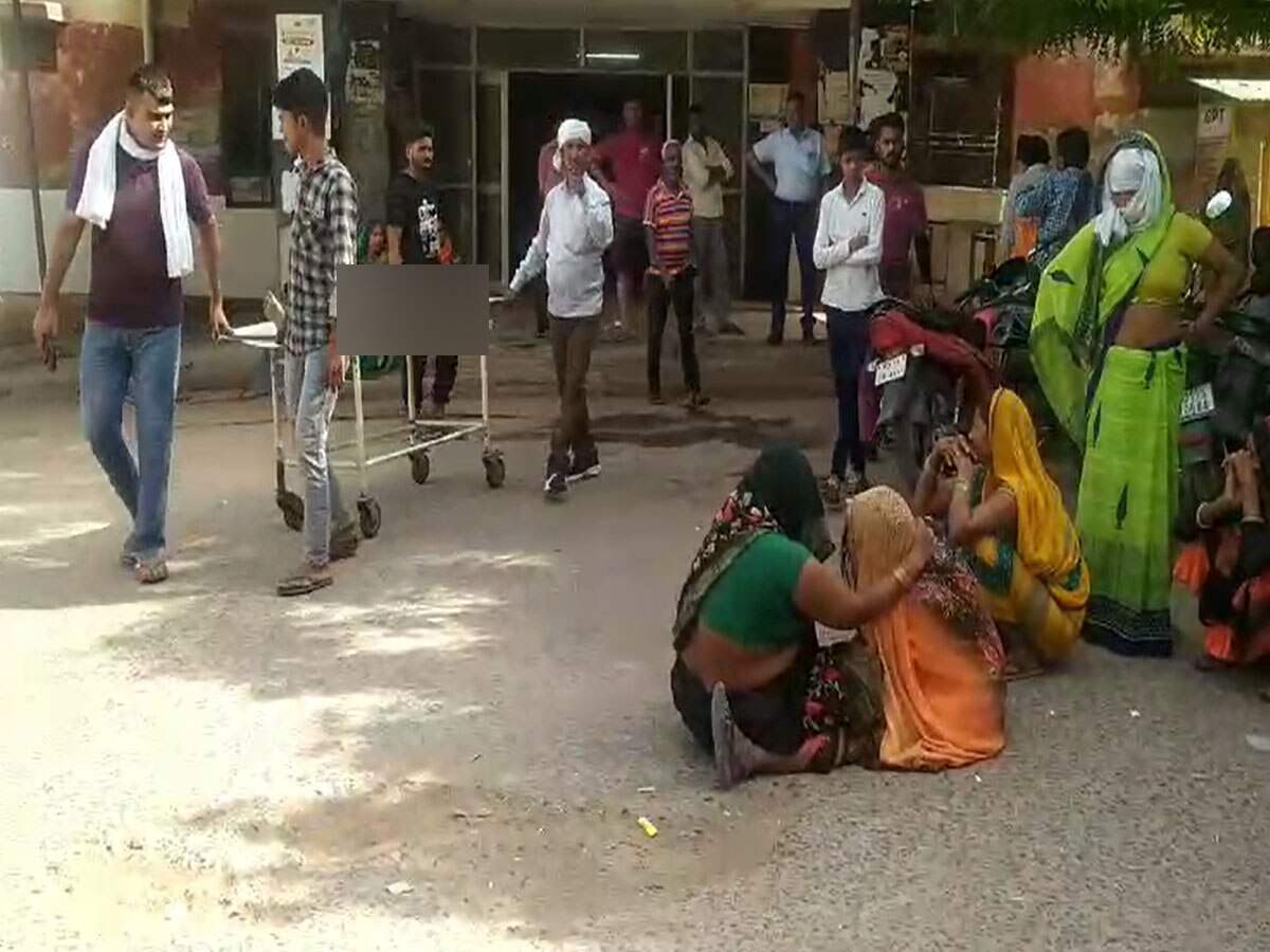 Dholpur News: बस का इंतजार कर रही थी बजुर्ग महिला, ट्रैक्टर की टक्कर से मिली बेचारी को मौत Dholpur News: बस का इंतजार कर रही थी बजुर्ग महिला, ट्रैक्टर की टक्कर से मिली बेचारी को मौत