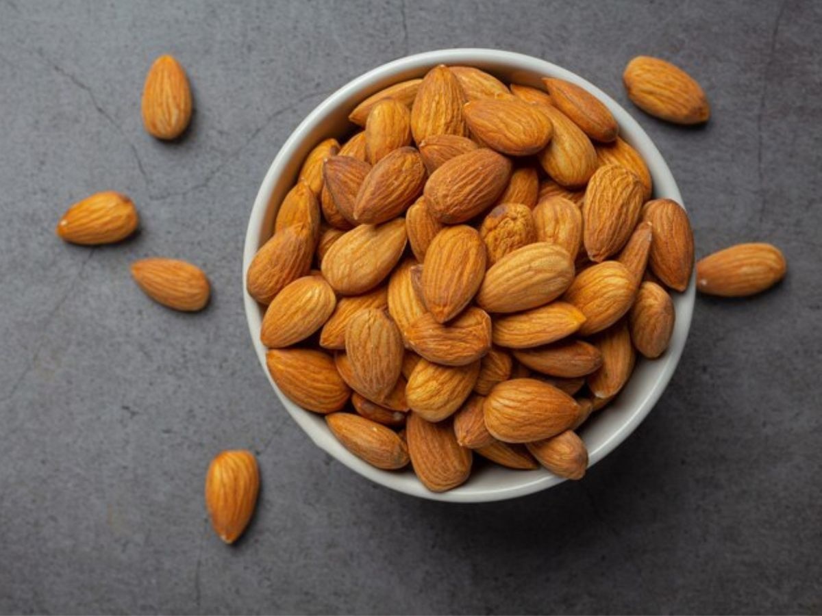 Soaked Almond: बादाम को भिगोकर न खाने से हो सकते हैं ये 4 बड़े नुकसान, अच्छे से समझ लीजिए आप