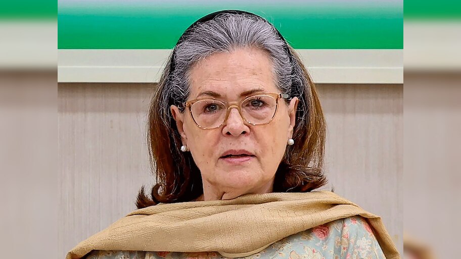 Congress Meeting: सोनिया गांधी को मिली बड़ी जिम्मेदारी, कांग्रेस के संसदीय दल की बनीं चेयरपर्सन; खड़गे के प्रस्ताव पर लगी मुहर