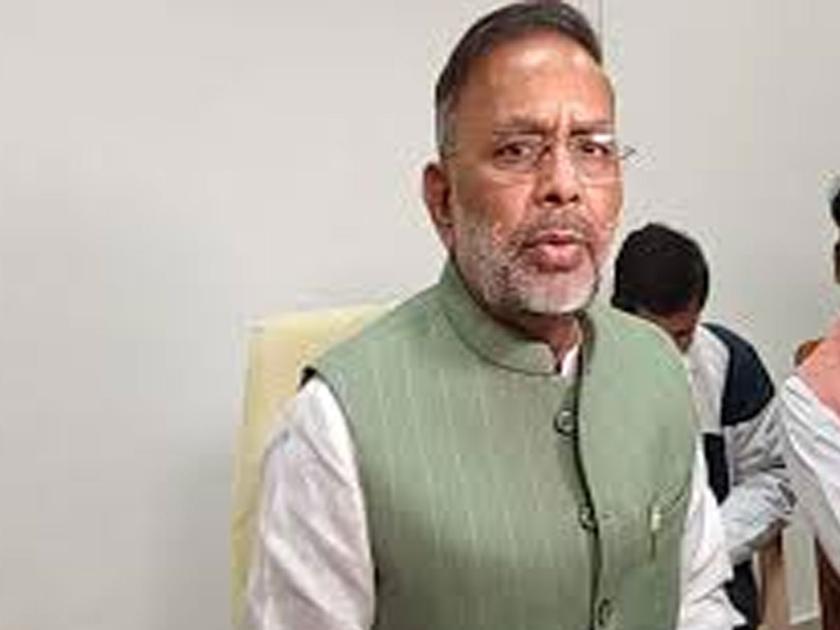 Rajasthan News: ऊर्जा राज्य मंत्री हीरालाल नागर के मीटिंग रूम के बाहर ग्रामीणों ने जमकर काटा हंगामा, जानिए क्या है मामला