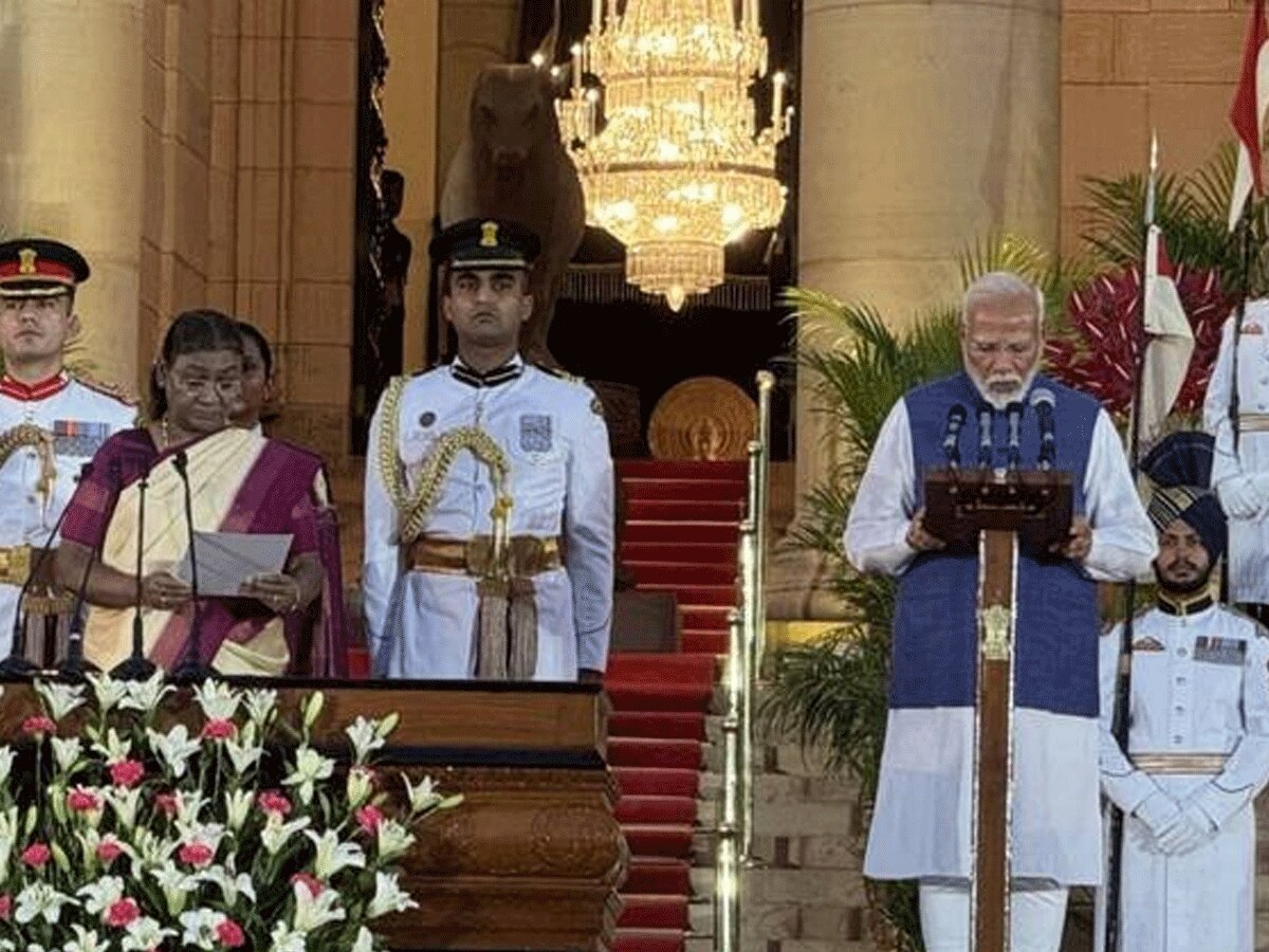 PM Narendra Modi Swearing-In Ceremony: नरेंद्र मोदी लगातार तीसरी बार बने भारत के पीएम, राष्ट्रपति मुर्मू ने दिलाई पद और गोपनीयता की शपथ