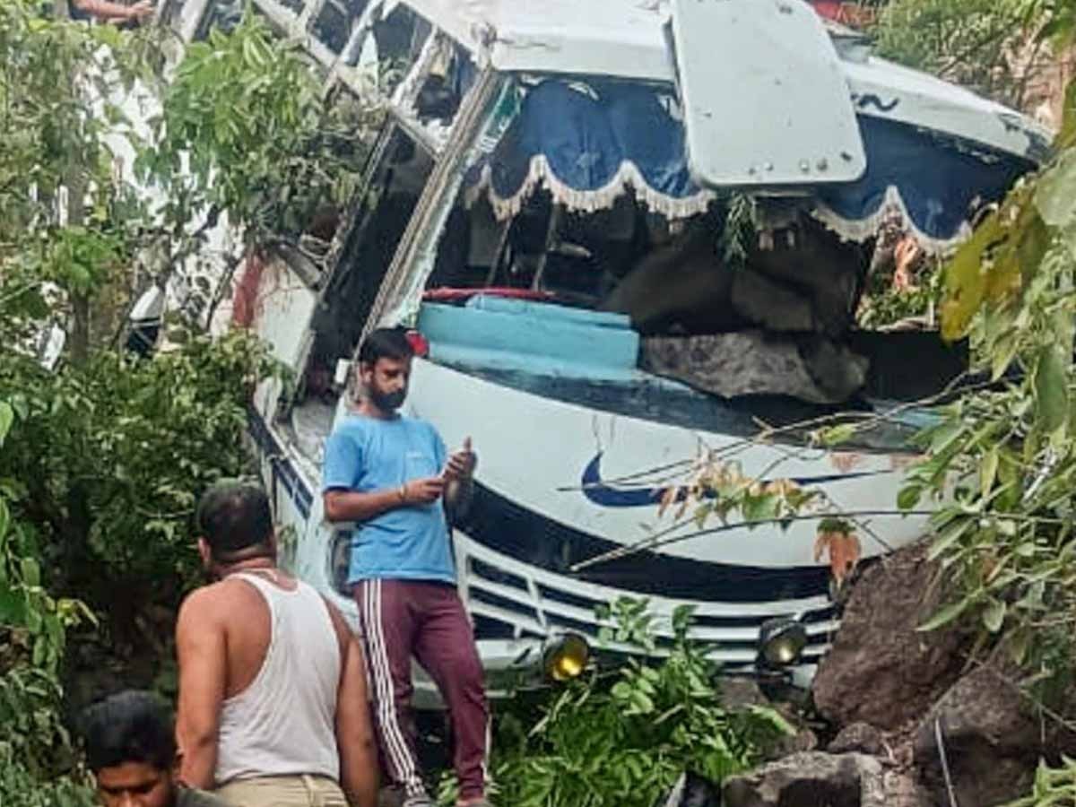 Reasi Bus Attack: मारे गए तीर्थयात्रियों के परिजनों को 10-10 लाख रुपये देगी सरकार; मनोज सिंहा का बड़ा फैसला