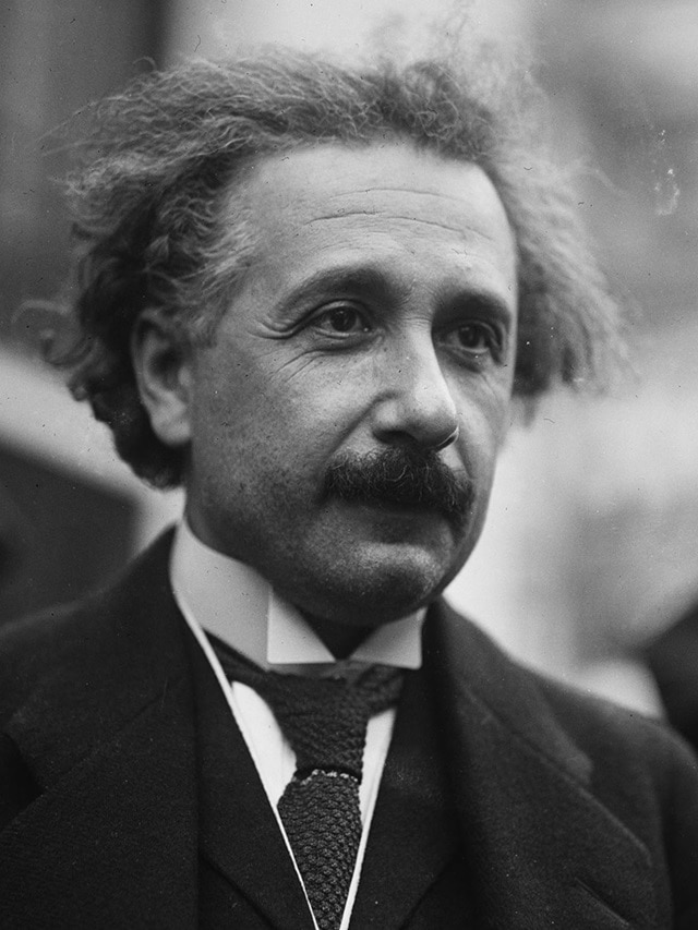 आइंस्टीन बिना जुराब के ही पहन लेते थे जूते, वजह जानकर खिलखिला पड़ेंगे आप