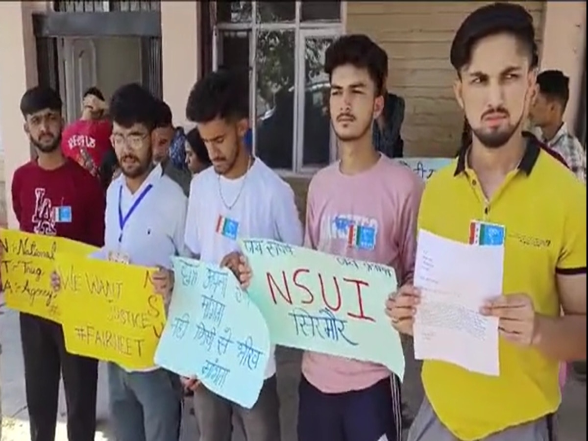 NEET परीक्षा को लेकर नाहन में NSUI का प्रदर्शन, NTA और केंद्र सरकार के खिलाफ जताया विरोध