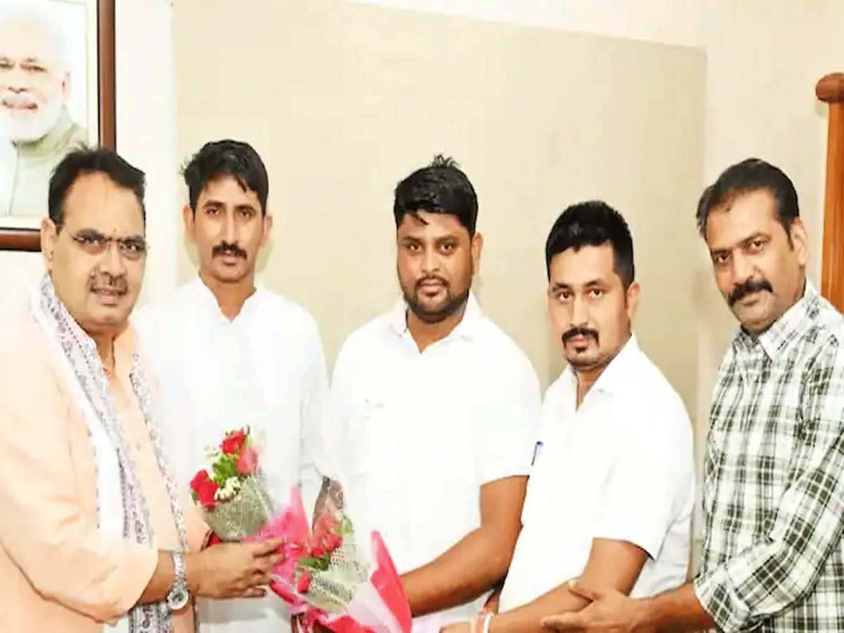 NDA में शामिल होने की खबरों को अफवाह बताने वाले राजकुमार रोत की सीएम भजनलाल से मुलाकात के मायने समझें NDA में शामिल होने की खबरों को अफवाह बताने वाले राजकुमार रोत की सीएम भजनलाल से मुलाकात के मायने समझें