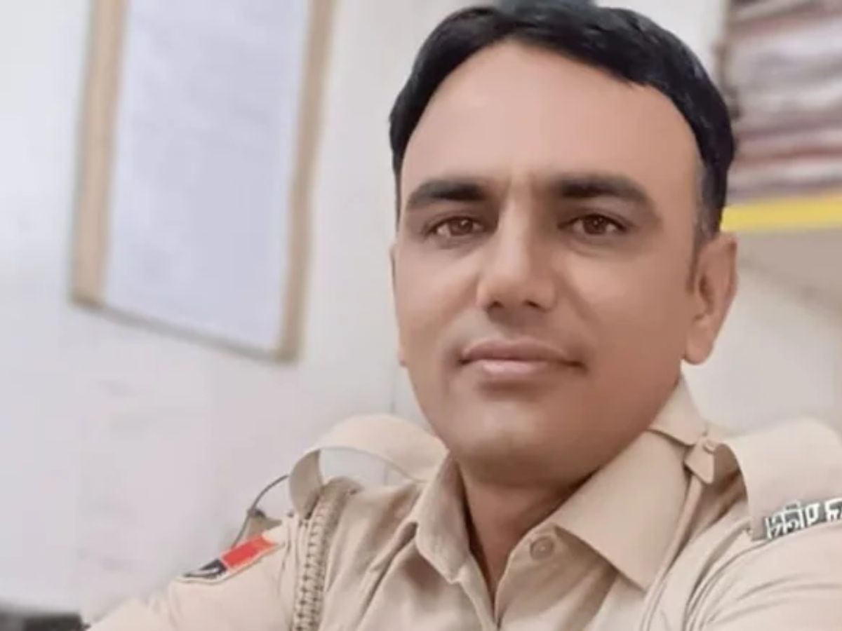 Rajasthan Crime News:ड्यूटी के दौरान कांस्टेबल ने खुद को मारी गोली,थाने में पसरा सन्नाटा Rajasthan Crime News:ड्यूटी के दौरान कांस्टेबल ने खुद को मारी गोली,थाने में पसरा सन्नाटा