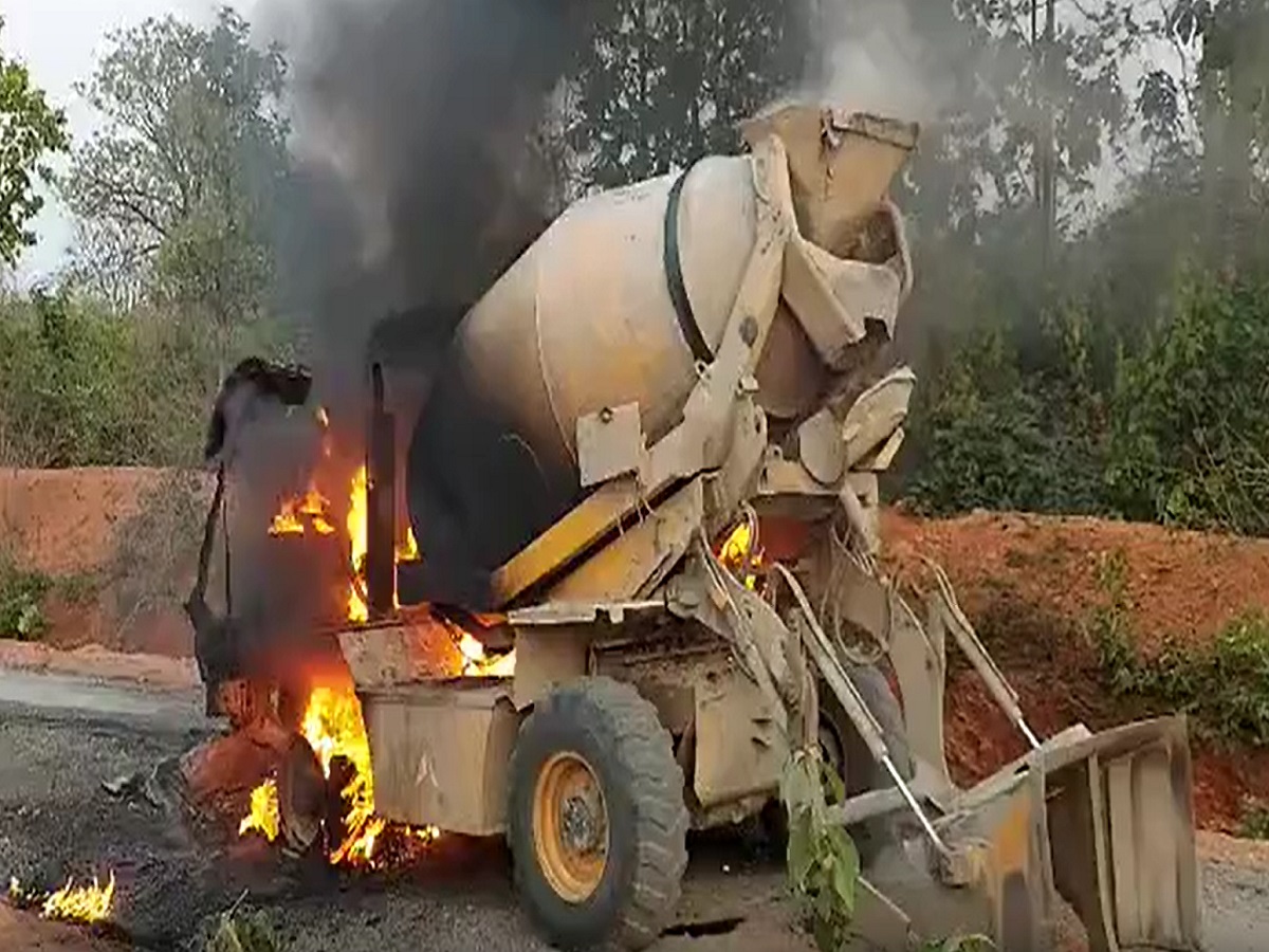 कुंदा में नक्सलियों का तांडव कुंदा में नक्सलियों का तांडव