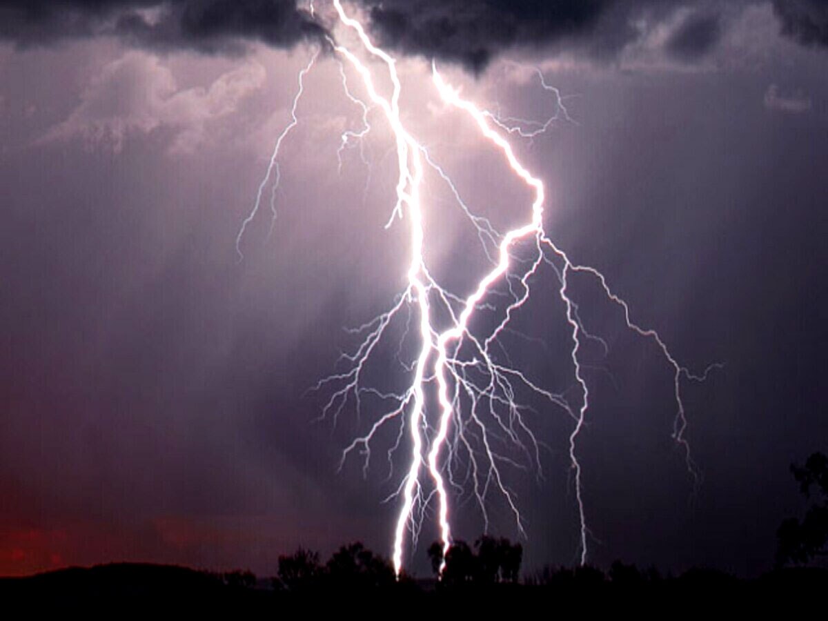 Rajasthan Weather Update: मानसून से पहले बदला मौसम का मिजाज, इन 18 जिलों में आंधी-बारिश कोहराम मचाएंगे आज