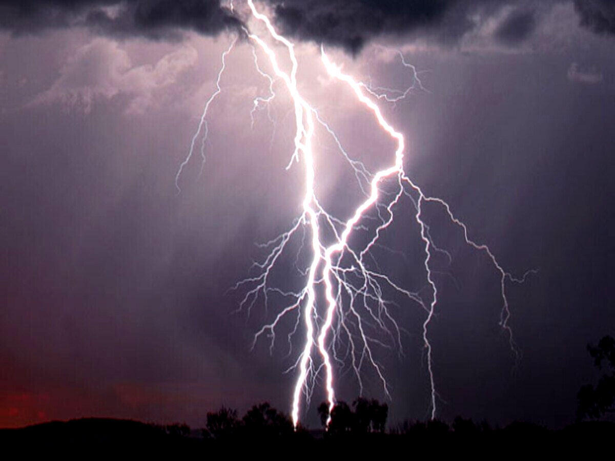 Rajasthan Weather Update: मानसून से पहले बदला मौसम का मिजाज, इन 18 जिलों में आंधी-बारिश कोहराम मचाएंगे आज Rajasthan Weather Update: मानसून से पहले बदला मौसम का मिजाज, इन 18 जिलों में आंधी-बारिश कोहराम मचाएंगे आज