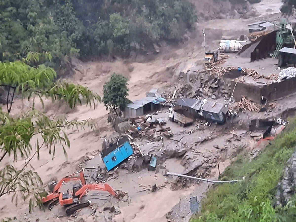 Sikkim Landslide: सिक्किम में भारी बारिश और भूस्खलन का कहर, छह की मौत; 1,500 से ज्याद टूरिस्ट फंसे