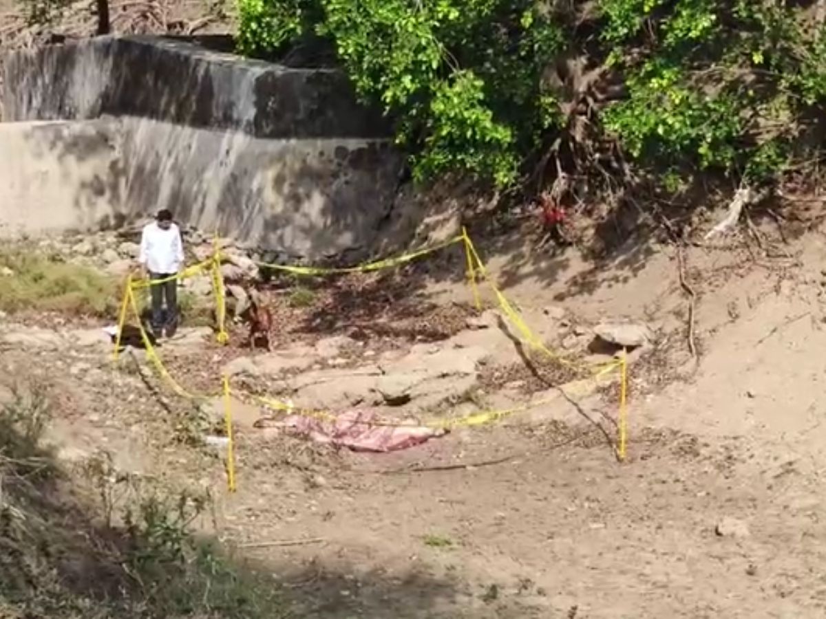 Pratapgarh Crime news: लहू लुहान हालत में मिला युवक का शव, शहर में फैली सनसनी