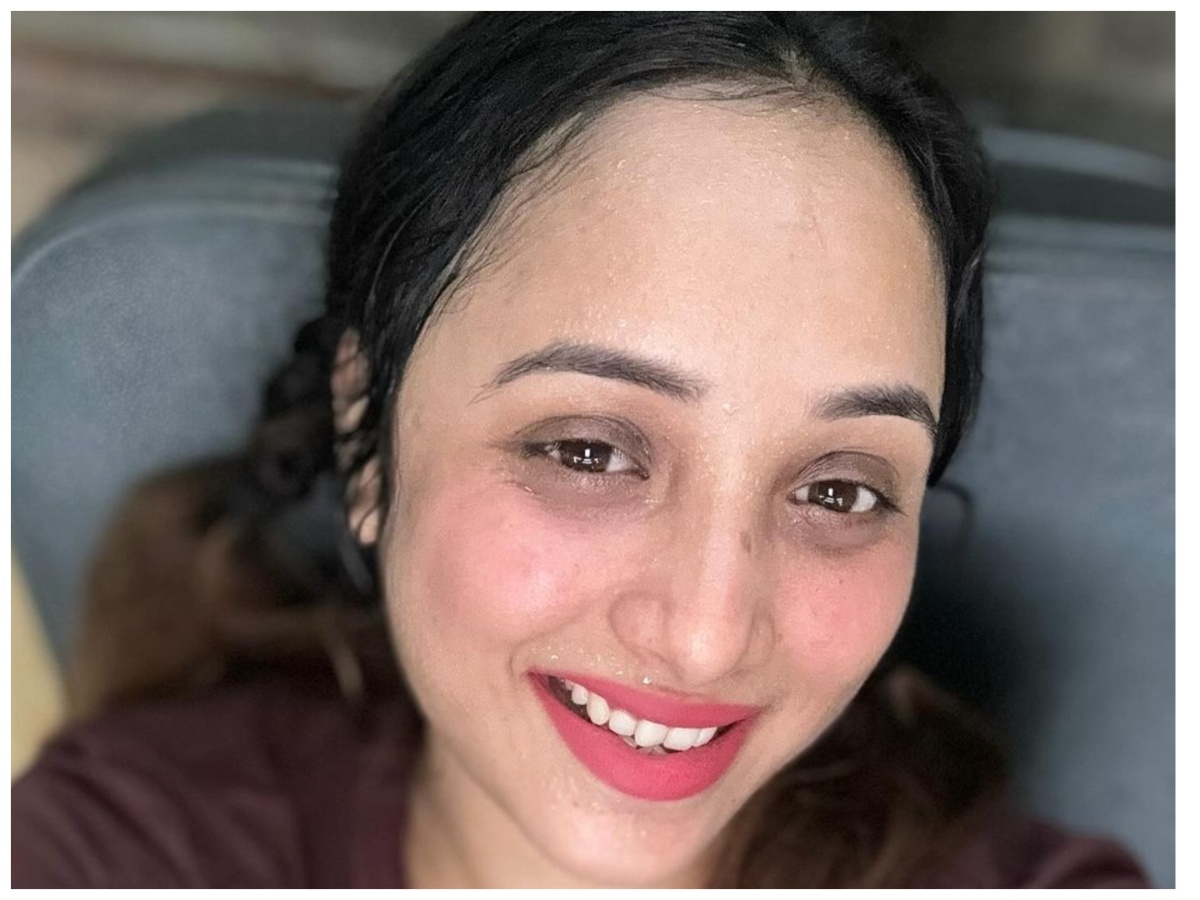 Bhojpuri actress Rani Chatterjee from making roti on stove to going to ...