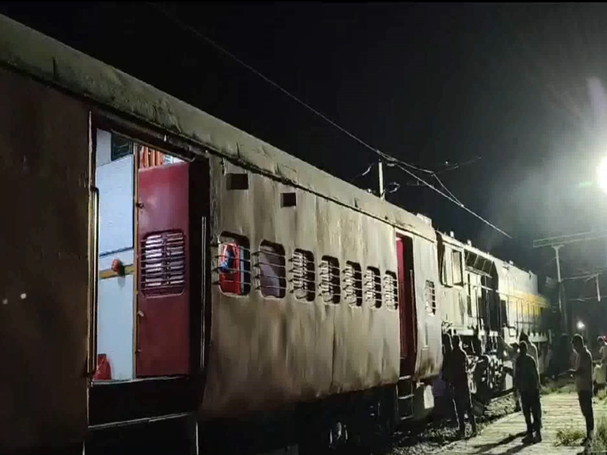 झारखंड में बड़ा ट्रेन हादसा