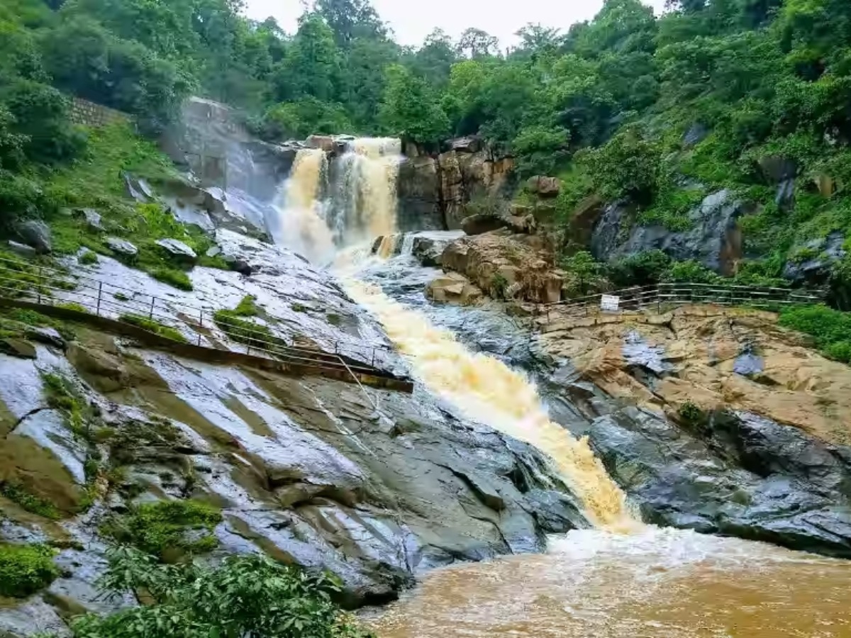 Chhattisgarh tourist place Famous Rajpuri waterfall in Jashpur Where to ...