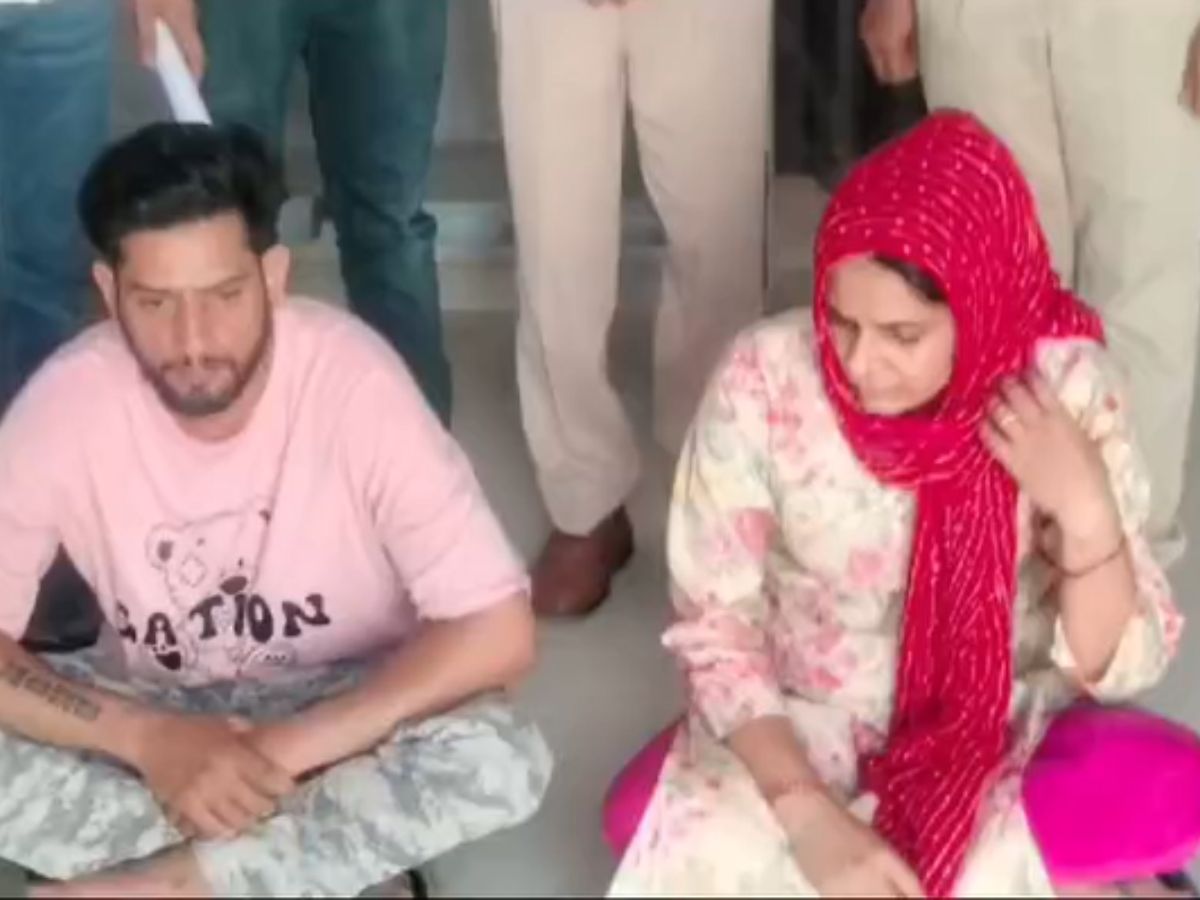 Rajasthan Crime News: छोटी बहू ने खुद के घर में कराई लाखों की चोरी, प्रेमी का कर्ज उतारने के लिए रची थी साजिश Rajasthan Crime News: छोटी बहू ने खुद के घर में कराई लाखों की चोरी, प्रेमी का कर्ज उतारने के लिए रची थी साजिश