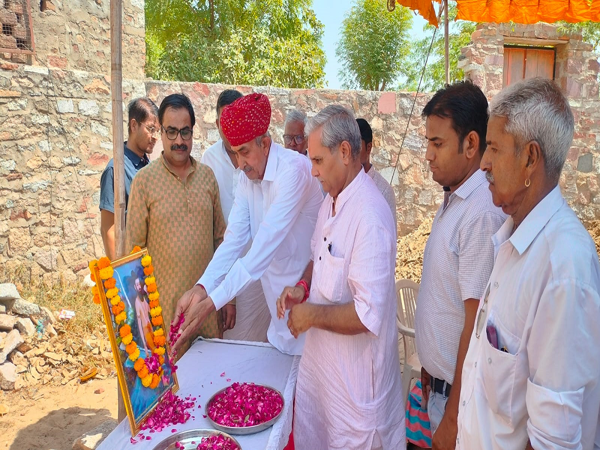Jalore News: ओड समाज ने धूमधाम से मनाई भागीरथ जयंती, सांसद लुंबाराम चौधरी भी हुए शामिल Jalore News: ओड समाज ने धूमधाम से मनाई भागीरथ जयंती, सांसद लुंबाराम चौधरी भी हुए शामिल