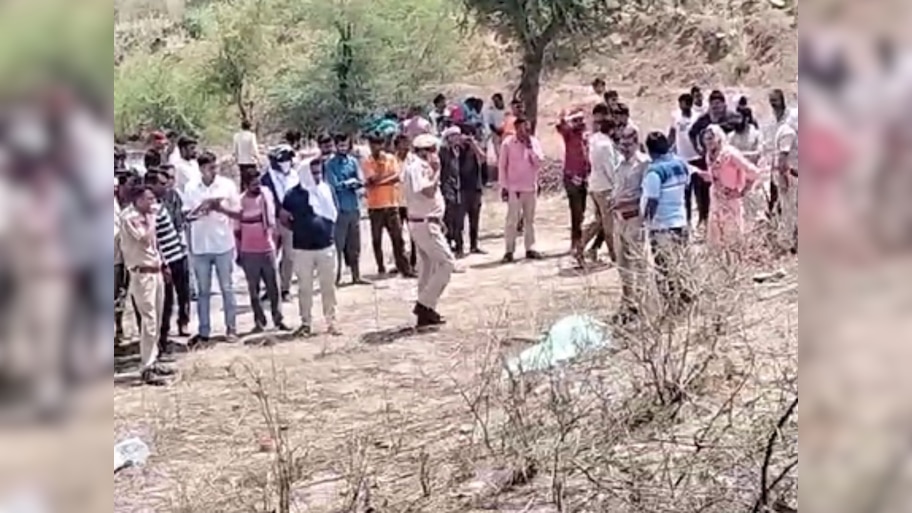 NeemKaThana Crime News: नौकरी के लिए निकली महिला का सड़क किनारे मिला शव, परिजनों ने जताई हत्या की आशंका
