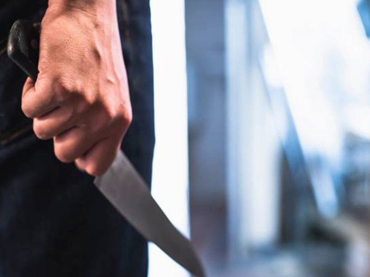 Dungarpur News: लूट की नियत से रुकवाया कंटेनर, कुछ नहीं मिलने पर खालासी को चाकू से घायल कर बदमाश फरार Dungarpur News: लूट की नियत से रुकवाया कंटेनर, कुछ नहीं मिलने पर खालासी को चाकू से घायल कर बदमाश फरार