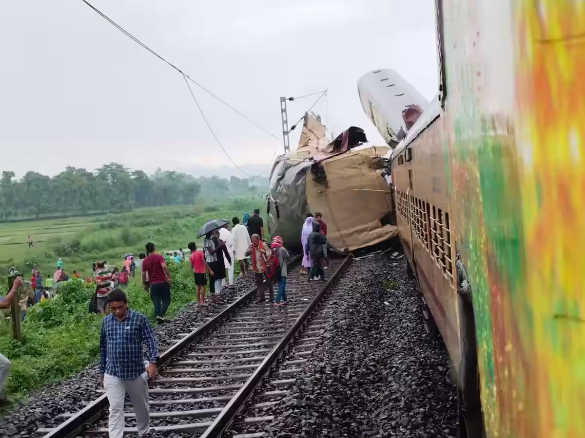 Bengal Train Crash: स्पीड या फिर खराब सिग्नल सिस्टम, क्यों हुआ बंगाल ट्रेन हादसा? 