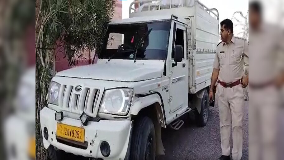 Barmer News: शराब माफिया का दुस्साहस! अवैध शराब से भरी पिकअप का पीछा कर रही पुलिस की गाड़ी को मारी टक्कर