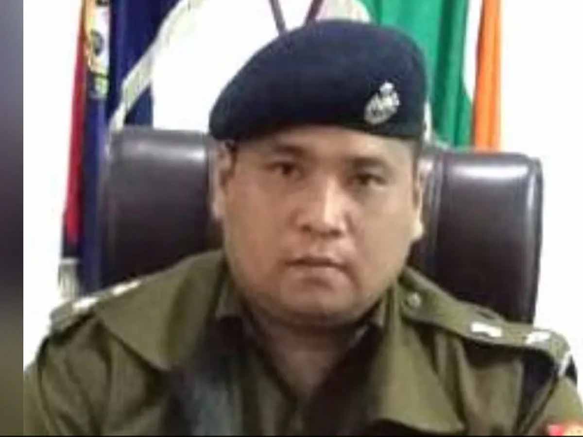 कैंसर से बीवी की हुई मौत; असम के सीनियर अफसर ने गम में उठाया बड़ा कदम कैंसर से बीवी की हुई मौत; असम के सीनियर अफसर ने गम में उठाया बड़ा कदम