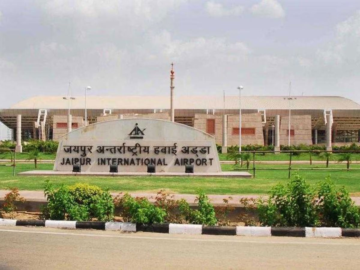 Rajasthan News: जयपुर एयरपोर्ट को बम से उड़ाने की धमकी,5 महीने में 5 बार मिले धमकी भरे मेल Rajasthan News: जयपुर एयरपोर्ट को बम से उड़ाने की धमकी,5 महीने में 5 बार मिले धमकी भरे मेल