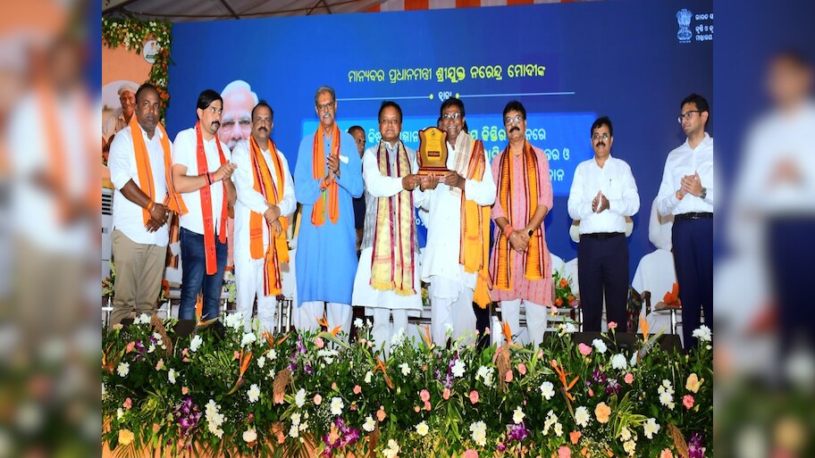 Bargarh Farmer: ଚାଷୀଙ୍କ କଷ୍ଟ ବୁଝିଲେ ମୁଖ୍ୟମନ୍ତ୍ରୀ,  ପ୍ରଗତିଶୀଳ ୫ କୃଷକଙ୍କୁ କଲେ ପୁରସ୍କୃତ 