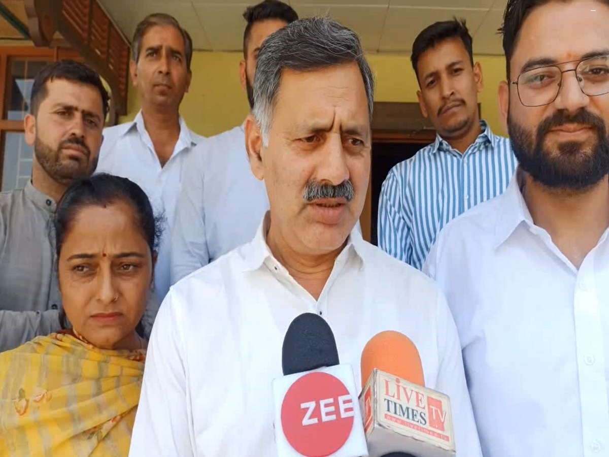 Bilaspur News: घुमारवीं विधानसभा क्षेत्र के दौरे पर पहुंचे प्रदेश के तकनीकी शिक्षा मंत्री राजेश धर्माणी 