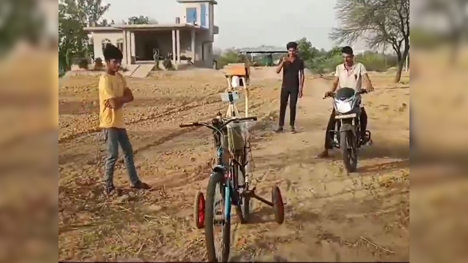 Dausa: इलेक्ट्रिकल इंजीनियरिंग के छात्र ने बनाई रिमोट कंट्रोल साइकिल, जानें खासियत