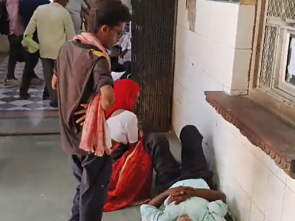 Alwar News : अलवर में राजीव गांधी अस्पताल के वार्ड फुल, बेड ना मिलने पर मरीज जमीन पर लेटने  को मजबूर 