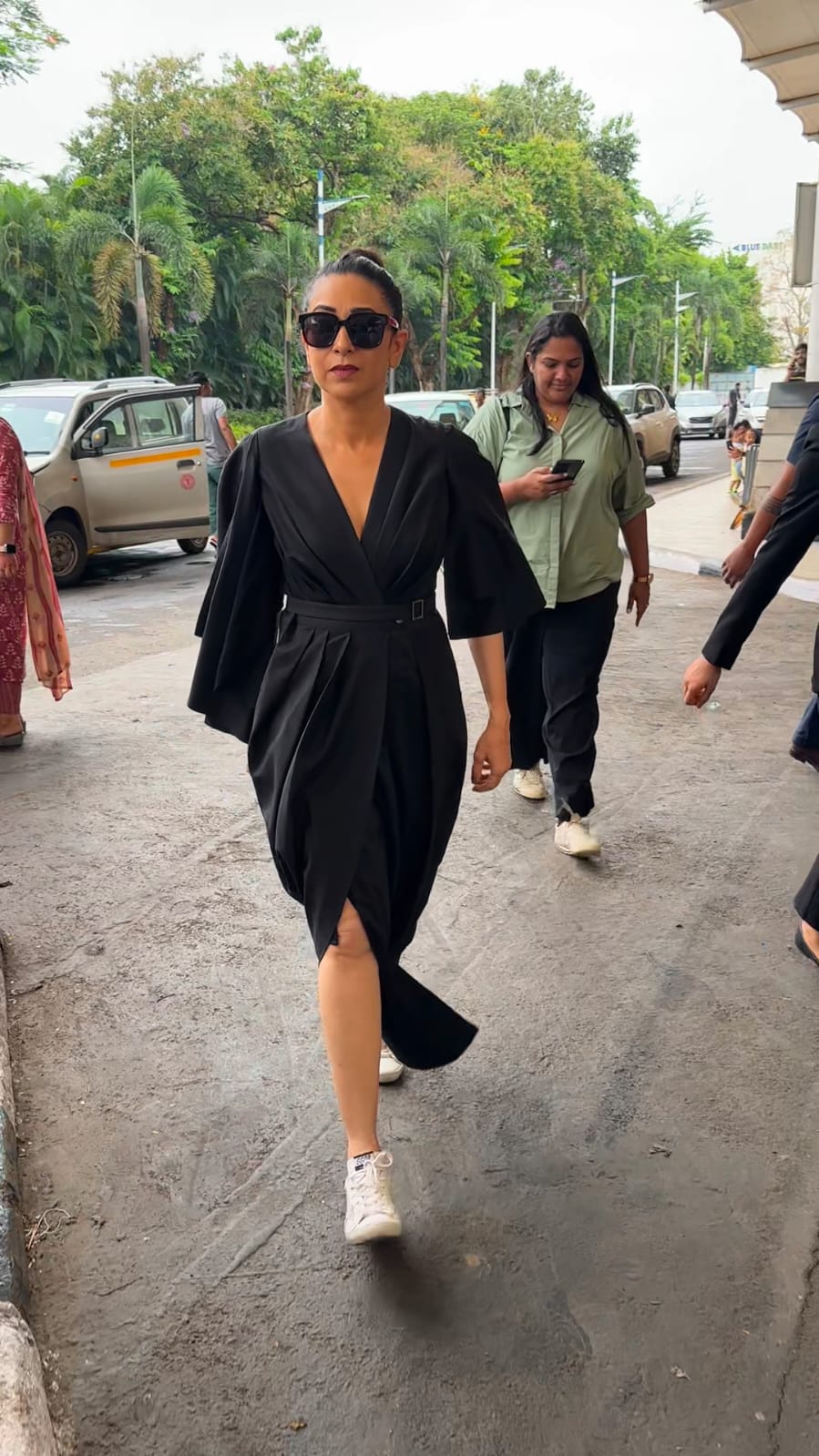 अजीब सी ड्रेस