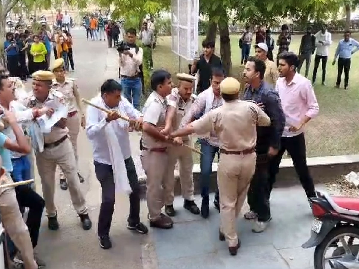 Jaipur News: राजस्थान विश्वविद्यालय में पुलिस ने छात्रों पर चलाई लाठियां,स्टूडेंट्स को खदेड़ा