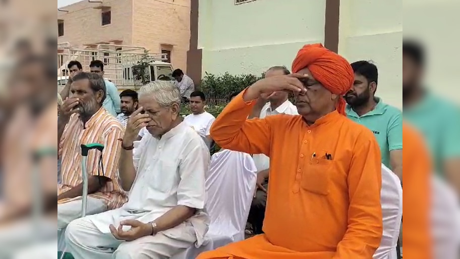 Sikar में मनाया गया दसवां अन्तर्राष्ट्रीय योग दिवस, पूर्व सांसद सुमेधानंद सरस्वती भी रहे मौजूद