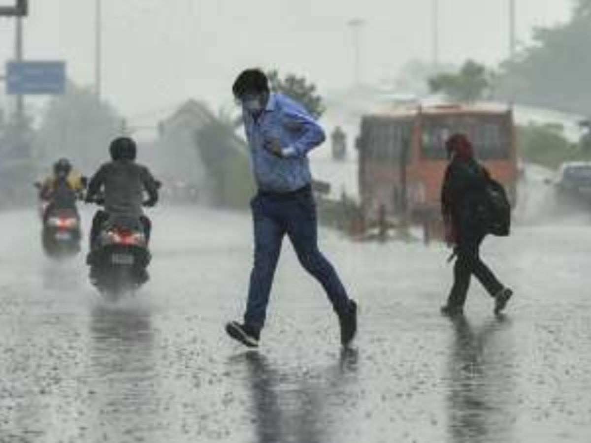 Rain In Delhi NCR: ରାଜଧାନୀରେ ତାତିରୁ ମିଳିଲା ସାମାନ୍ୟ ଆଶ୍ୱସ୍ତି, ବିଭିନ୍ନ ସ୍ଥାନରେ ବର୍ଷା
