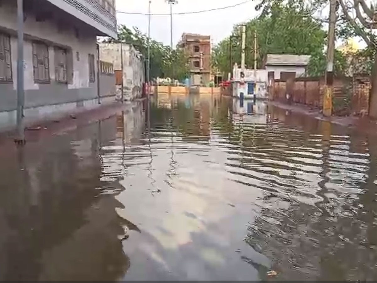 Churu News: प्री मानसून की हल्की बारिश से लोगों को गर्मी से मिली राहत, सड़कों पर भरा गंदा पानी Churu News: प्री मानसून की हल्की बारिश से लोगों को गर्मी से मिली राहत, सड़कों पर भरा गंदा पानी