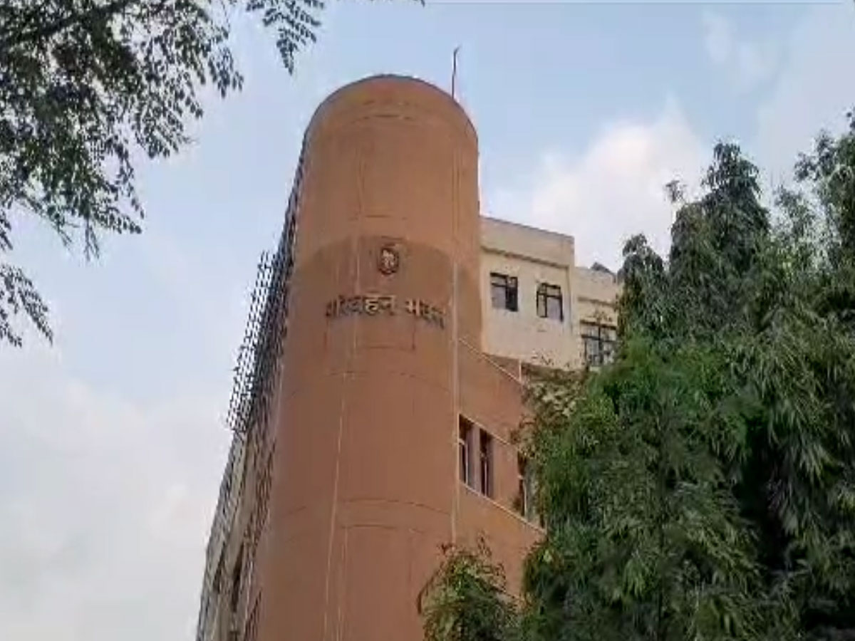 Jaipur News: परिवहन विभाग में आदेशों की पालना नहीं... मुख्यालय के आदेश फील्ड में फेल! Jaipur News: परिवहन विभाग में आदेशों की पालना नहीं... मुख्यालय के आदेश फील्ड में फेल!