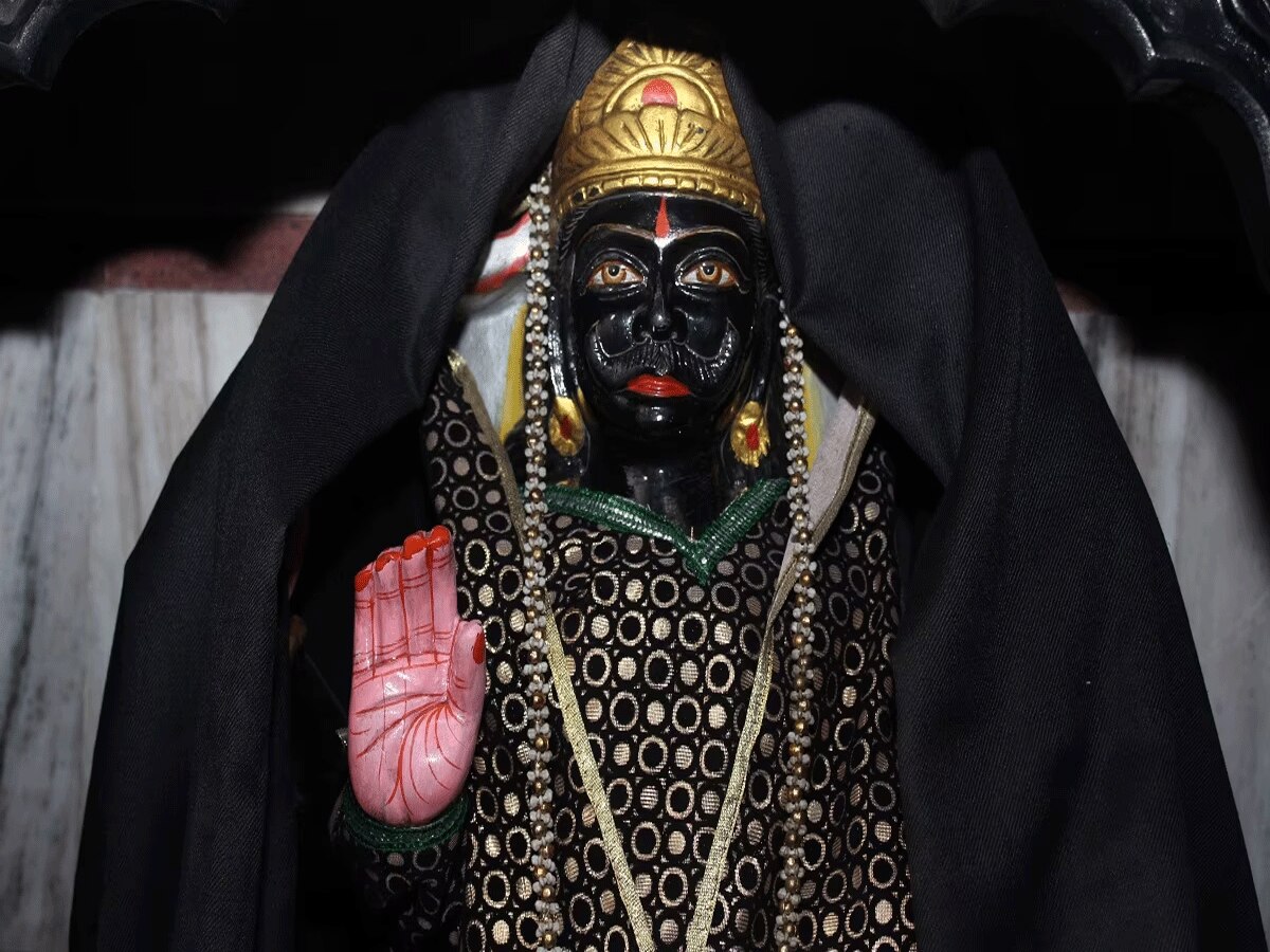 बस कुछ दिन का इंतजार शनि चलेंगे वक्री चाल, 4 राशियां को फायदा लेकिन फूंक-फूंक कर रखें कदम